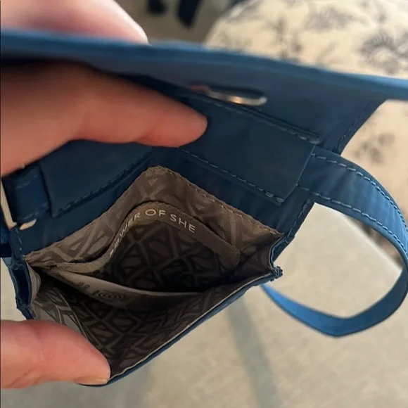 Athleta Nylon Crossbody phone Bag - Picture 8 of 13